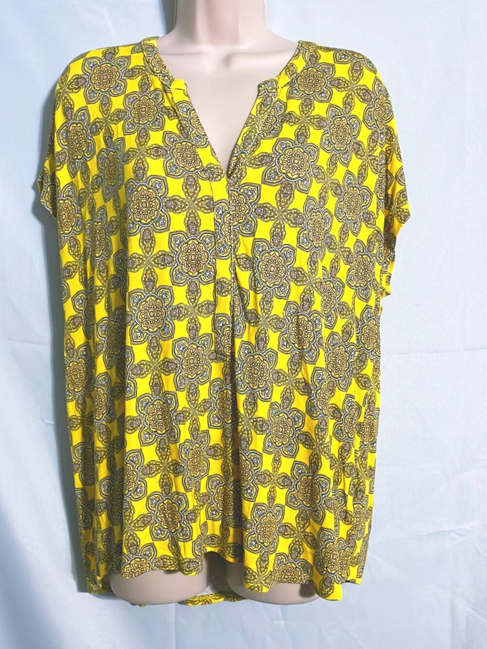 Dana Buchman Cute Yellow Top Size XL